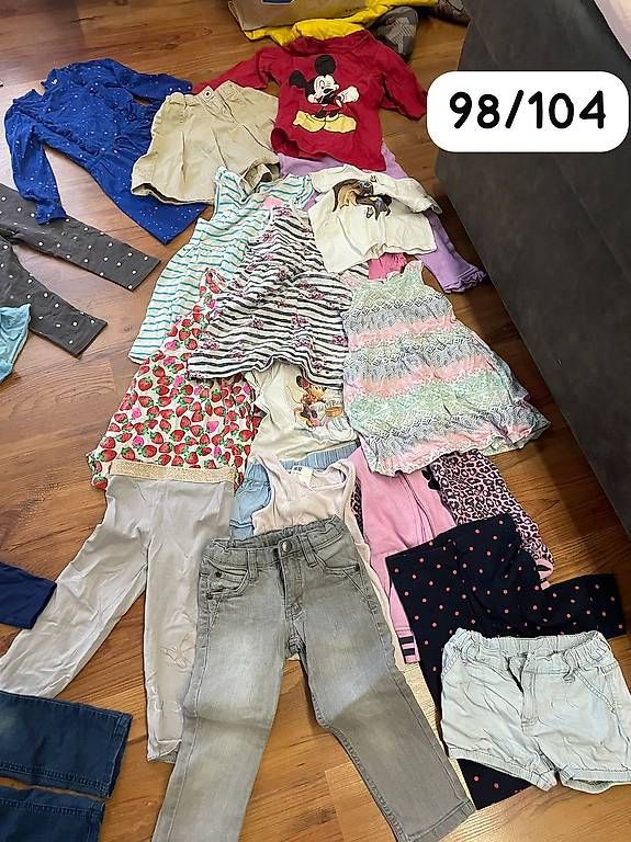 Lotti & Set di vestiti: Mädchen/ Kinderkleider Gr. 98 (+104) – Usato da Hergiswil LU venduto da LaPiroque 1
