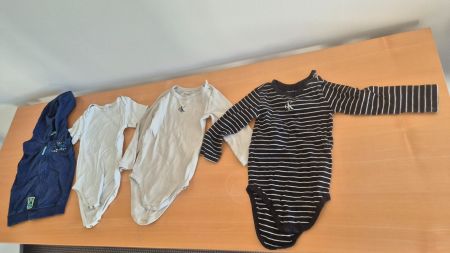 Lot bodys CK et smile, taille 92 - PN : CHF 24.95