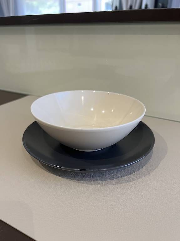 Set di piatti: IKEA Geschirr 64teilig – Usato da Luzern venduto da ald_db9d 3
