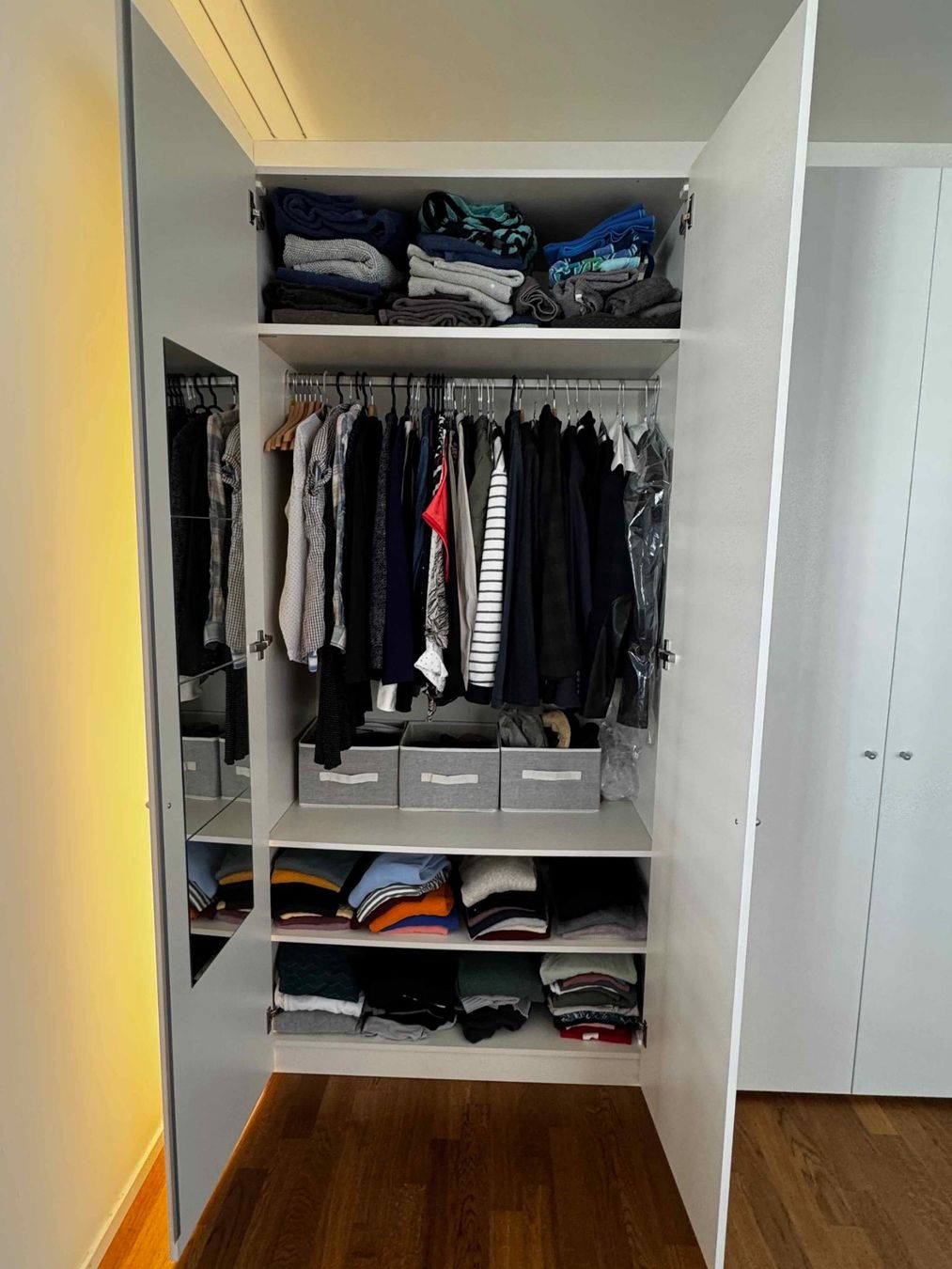 Interio Armadi: Kleiderschrank - Milo - Interio - Edelweiss - 3mx2.2mx0.59m – Usato da Zürich venduto da hemis 2
