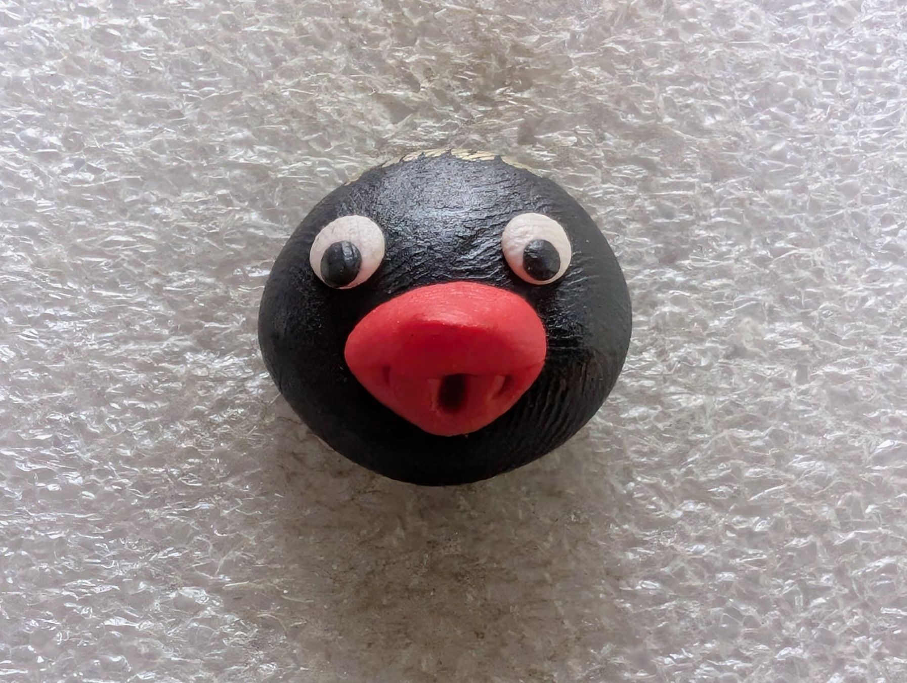 Plaketten & Abzeichen: Ansteckpin 221: 3D Pingu – Gebraucht aus Oppligen von Pin-Fall-Shop