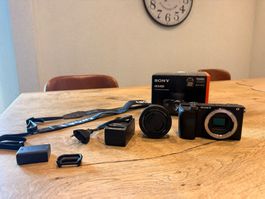 SONY Alpha 6400 Systemkamera mit Zubehoer sehr guter Zustand