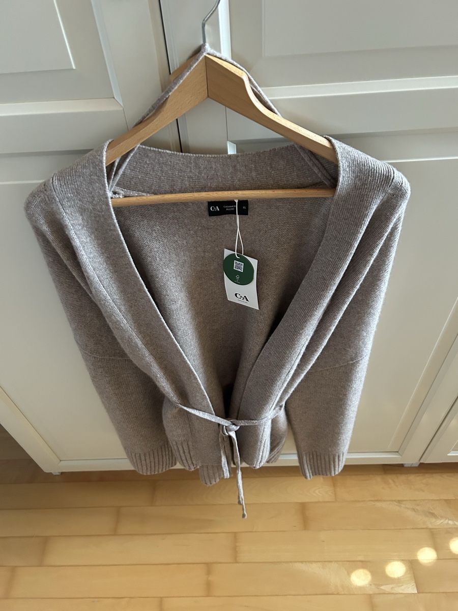 C&A Vestes: Mit Kaschmir: Strickjacke C&A, Gr.XL / FABRIKNEU – Neuf avec emballage d'origine à Diessenhofen par Bmaurice 2