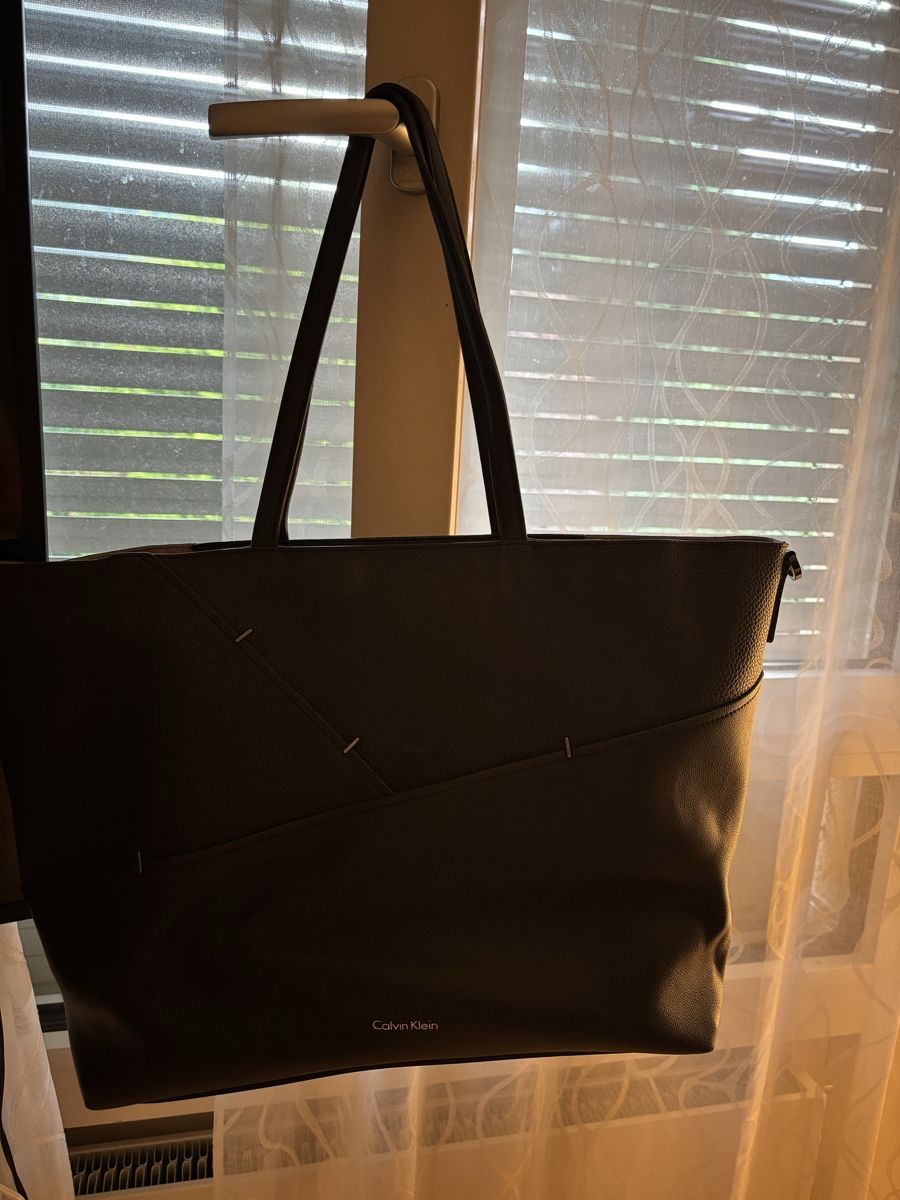 Calvin Klein Borse da donna: Schwarze Calvin Klein Handtasche – Nuovo (secondo la descrizione) da Kehrsatz venduto da ale_zpc6 1