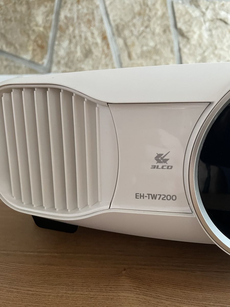 Epson Proiettori: VideoProjecteur Epson EH-TW7200 – Usato da Neuchatel venduto da D9z2 1