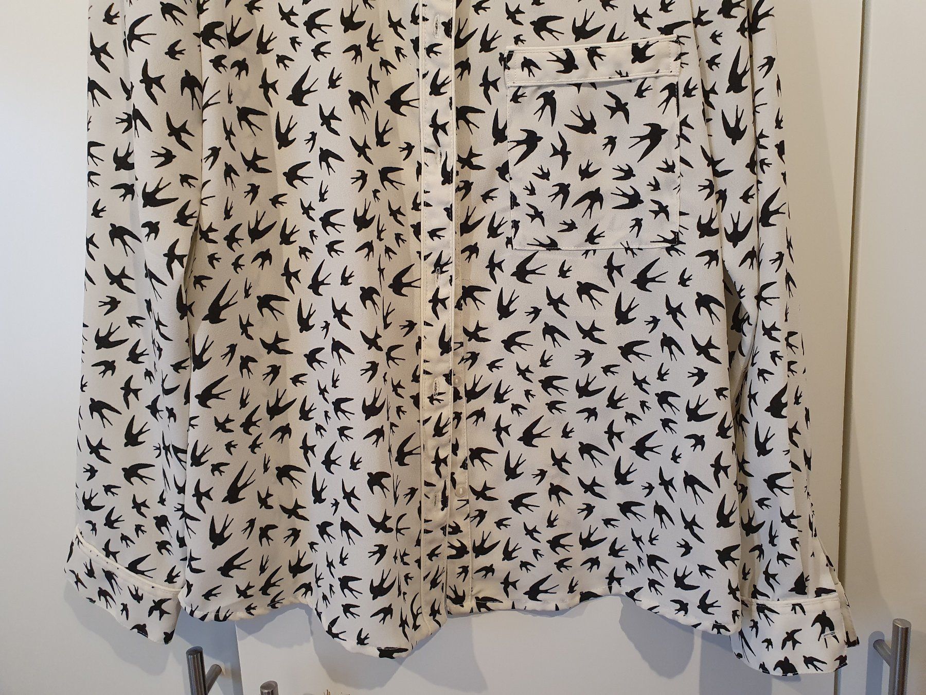 Only Camicette: Only Bluse langarm weiss mit Schwalben Gr. 38 – Nuovo (secondo la descrizione) da Heinrichswil venduto da sabi2809 4