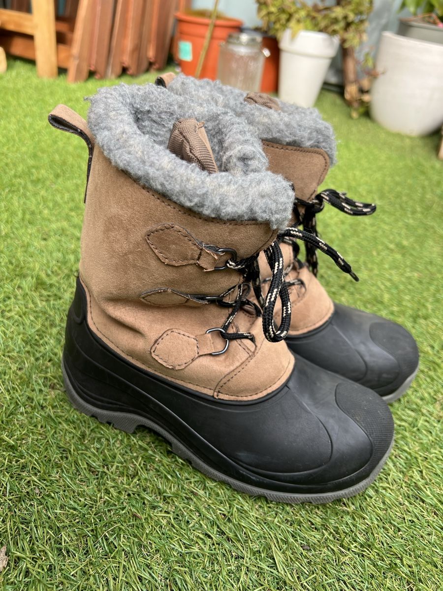 Schuhe für Jungen: Warm Winter Boots, Gr. 33 Kids – Gebraucht aus Horgen von CarmenRL