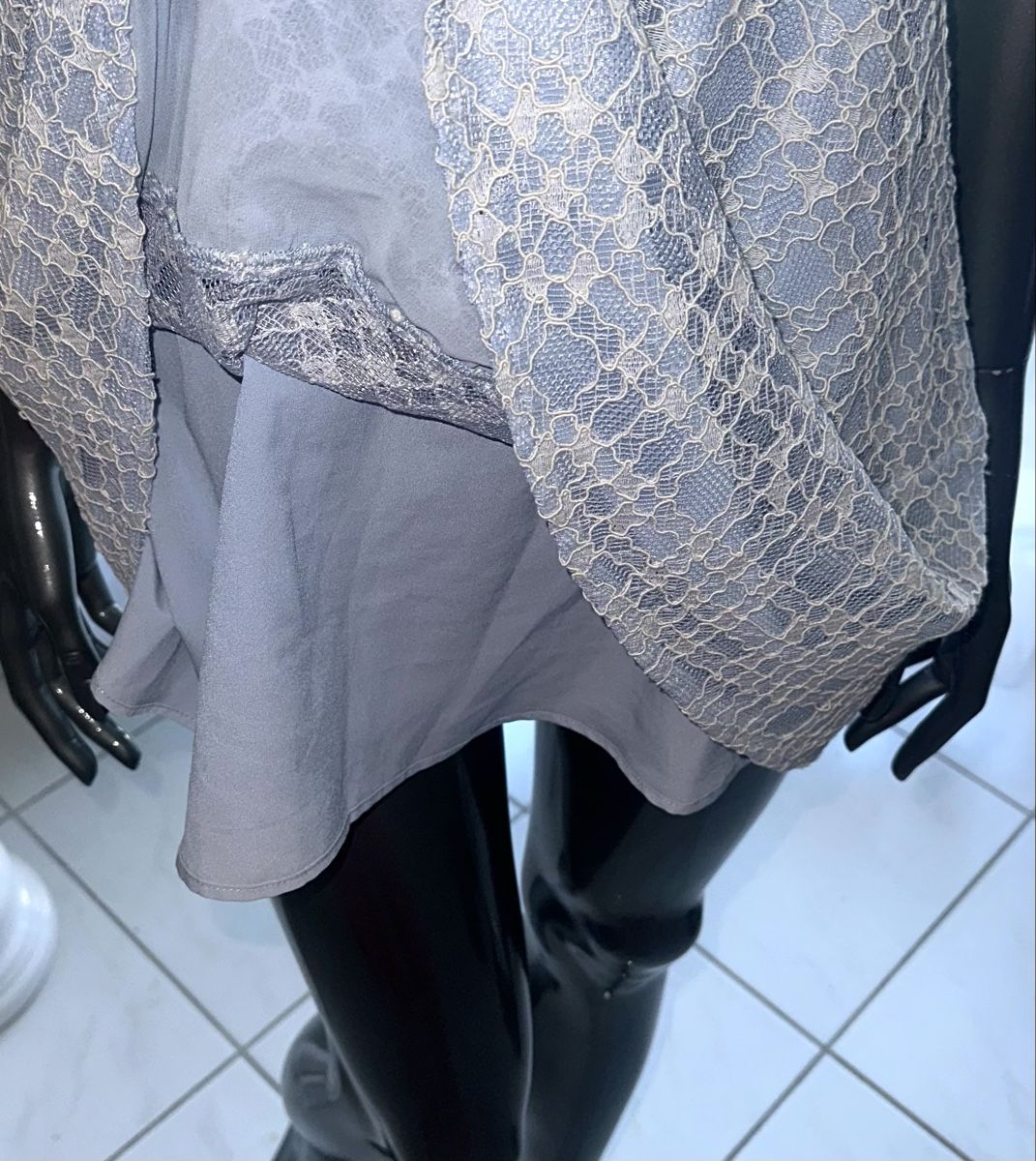 Sandro Vestiti: SANDRO KLEID GR. XS neuwertig – Nuovo (secondo la descrizione) da Unteraegeri venduto da MH203 6