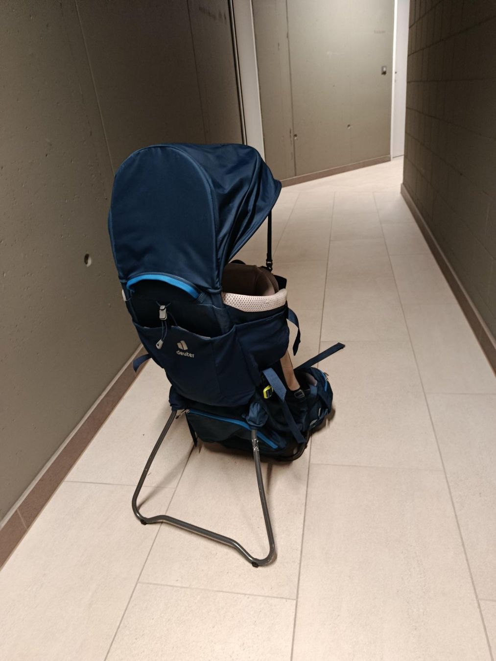 Deuter Sacs à dos: Kindertrage / Wanderrucksack – D'occasion à Emmen par Huwiler2013 1