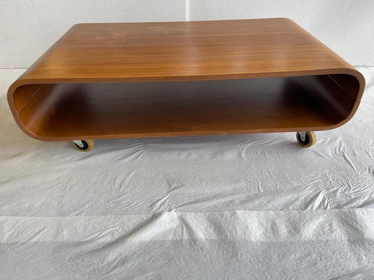Tische: Vintage Couchtisch in Nussbaum – Gebraucht aus Luzern von Fabian_Ni 1