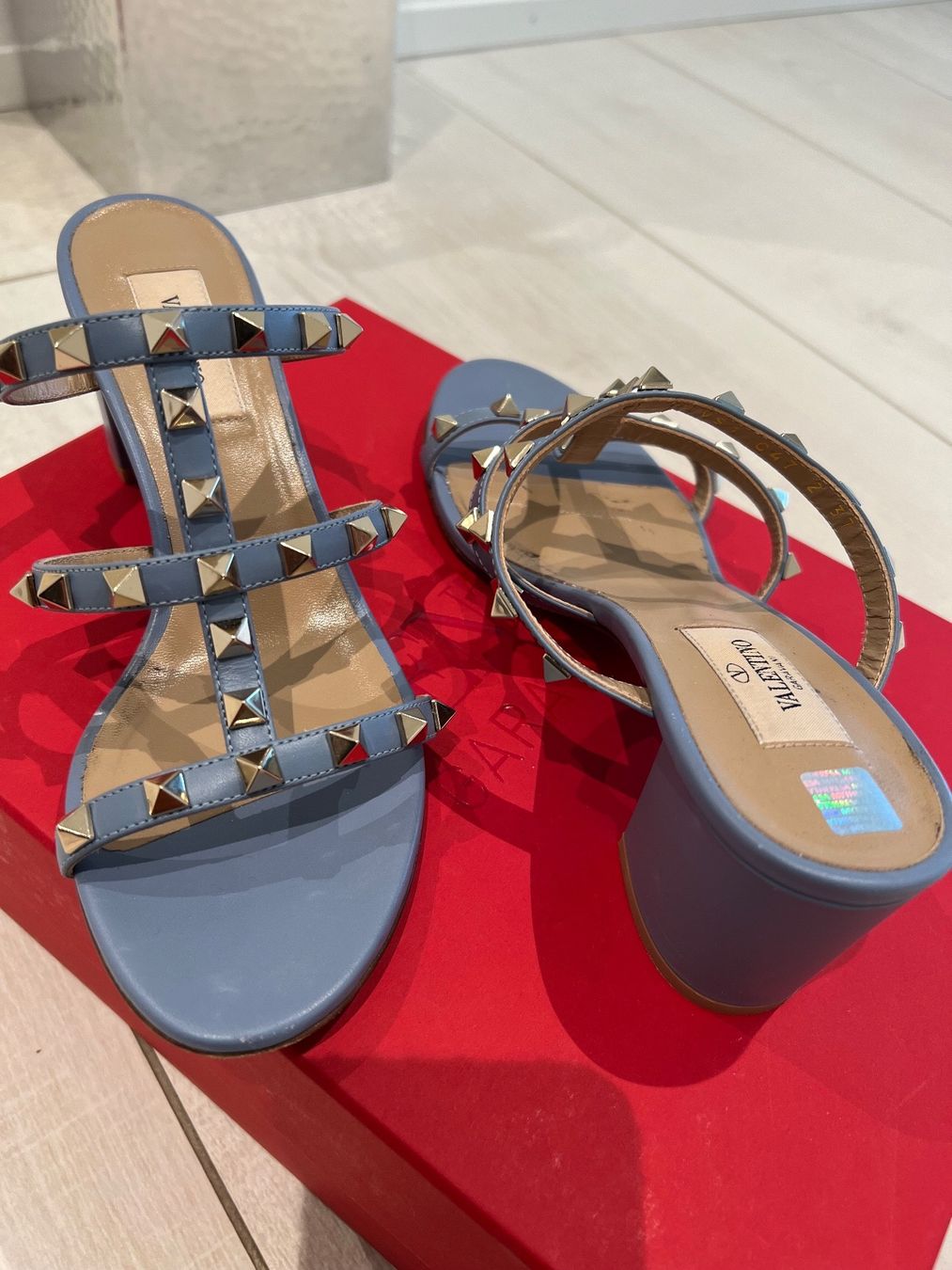 Valentino Scarpe da donna: VALENTINO GARAVANI ROCKSTUD MULES BLUE – Nuovo (secondo la descrizione) da RICHTERSWIL venduto da mftjt63 7