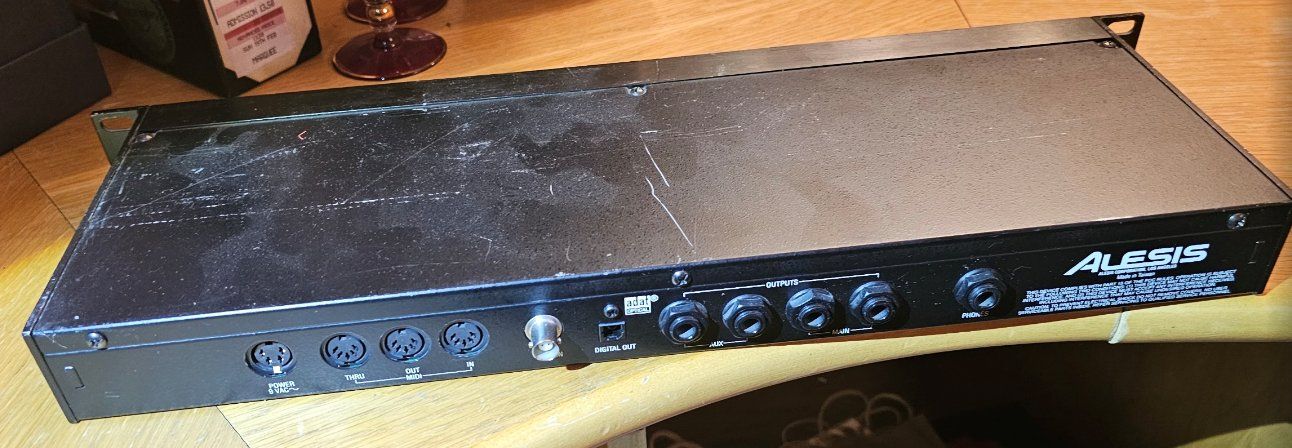 Alesis Equalizzatori: Alesis S4 Quadraverb Effets Studio Rack – Usato da Geneve venduto da T36 1