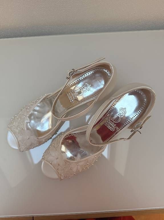Scarpe da donna: Ungetragene Hochzeitsschuhe Gr. 40 – Nuovo e nell'imballaggio originale da Winterthur venduto da sgoldiger 1