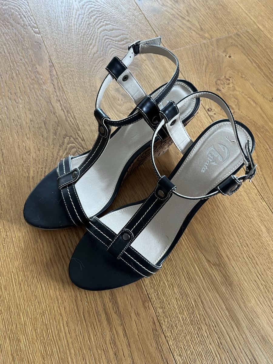 Chaussures femmes: Schwarze Keilsandalen Gr. 41 Bata – Neuf avec emballage d'origine à Sigriswil par Krugle83