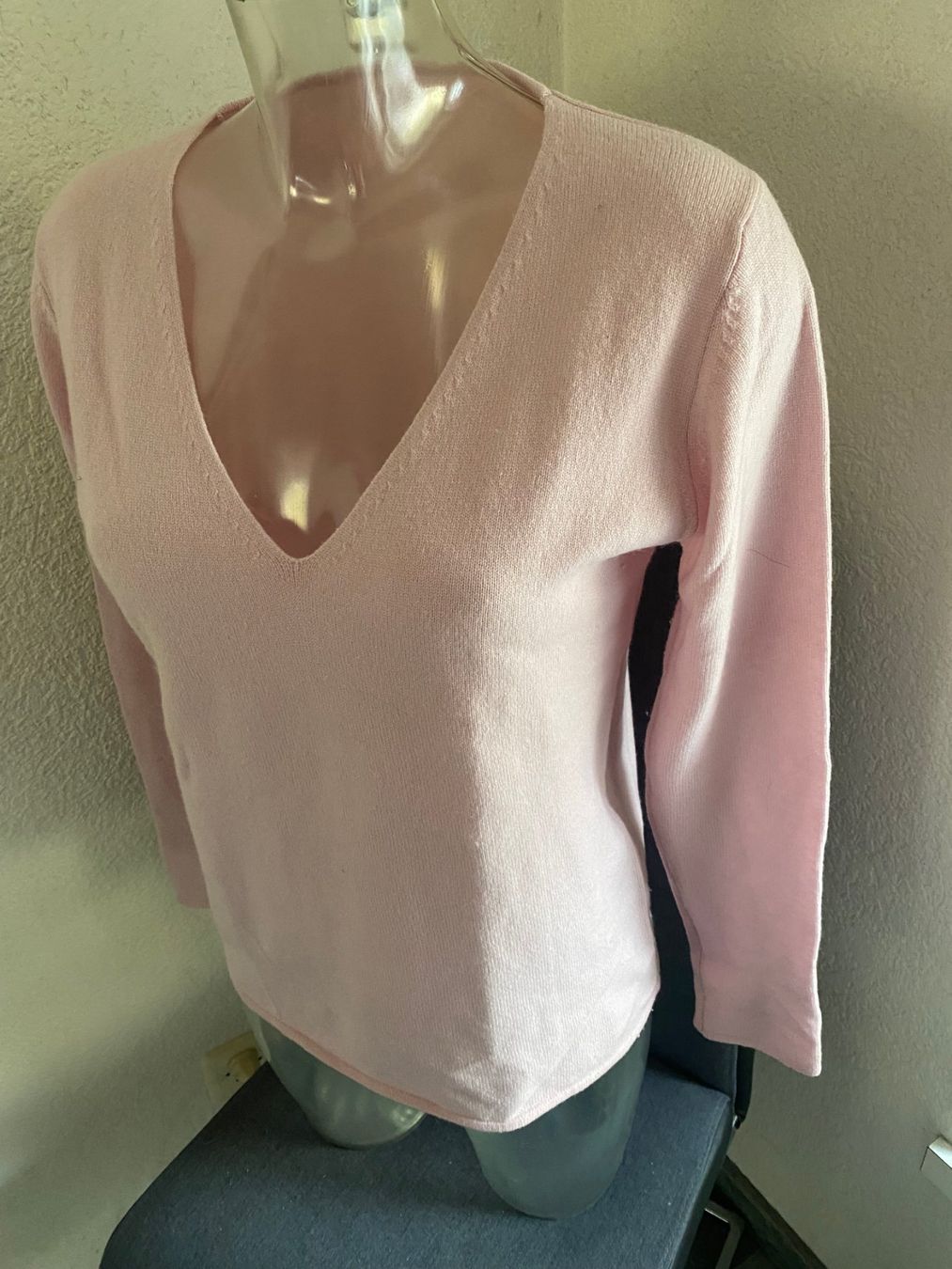 Maglioni & Felpe: Pulli rosa  mit V-Ausschnitt – Usato da Allenwinden venduto da Obalu 1