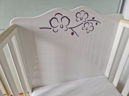 Schönes Babybett 142 x 76 x 96 (LBH), inkl. Matratze