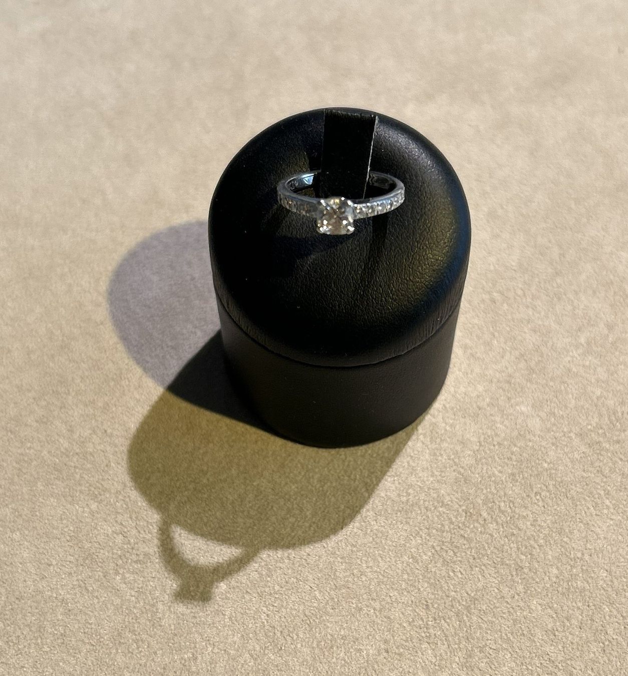 Tiffany & Co. Anelli: Tiffany & Co. Ring in Platin mit Diamant – Usato da Stäfa venduto da Wdsoft 1