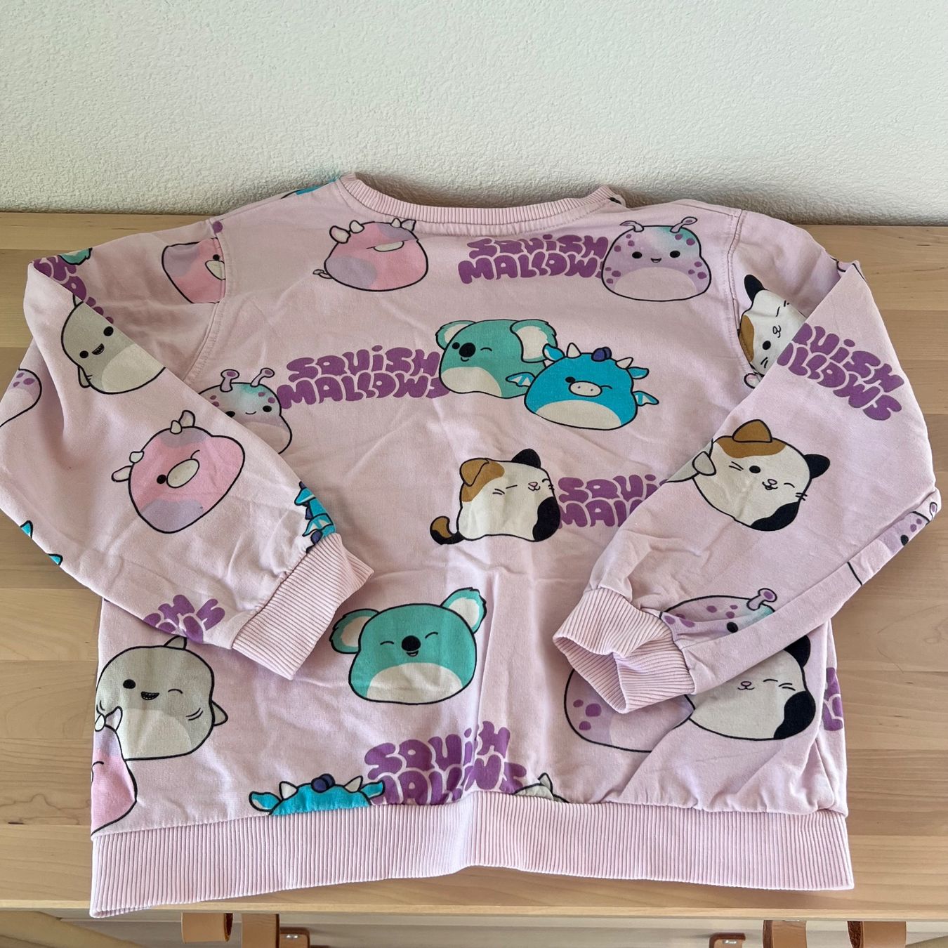 H&M Pulls et sweat-shirts: H&M Mädchen Pullover rosa mit Squishmallows Motiv Grösse 140 – D'occasion à Steinmaur par HenSaa 1