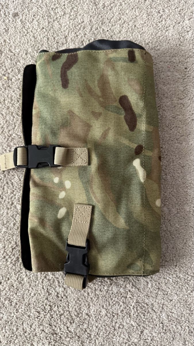 Borse: Militär Mehrzwecktasche – Usato da Allschwil venduto da Schweiz2016