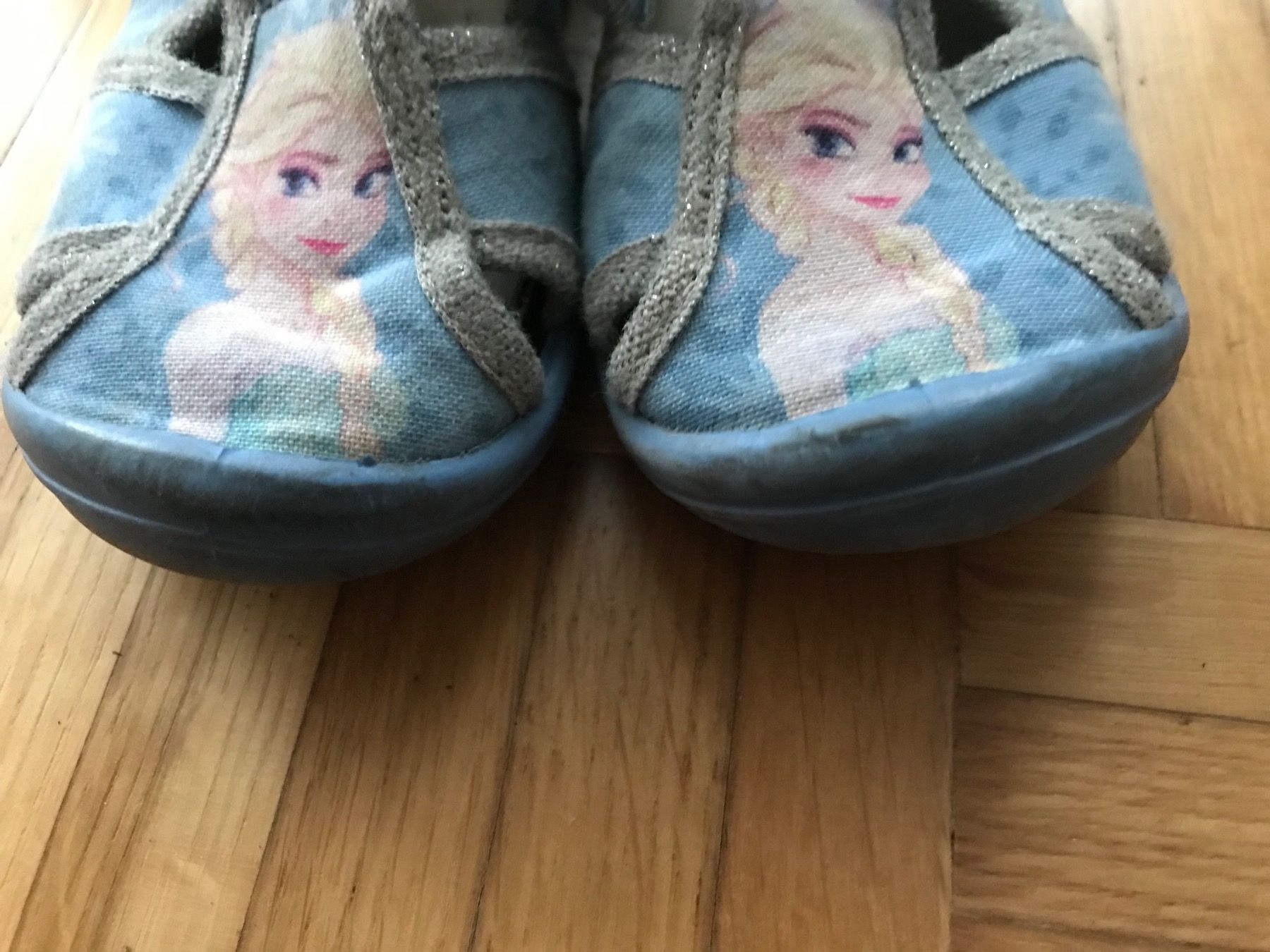 Scarpe per ragazze: Finken mit Frozen Elsa Grösse 26 hellblau – Usato da Emmenbrücke venduto da Hathor123 9