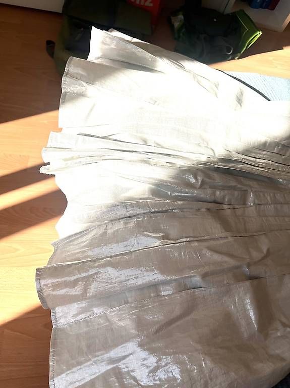 Röcke: Weiss-Silbriger Glanzrock – Gebraucht aus Zug von Artina