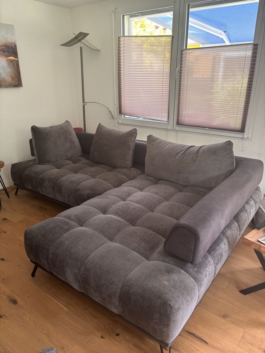 Mömax Sofas: Sofa grau – Gebraucht aus Portalban von Jornsbeatrice