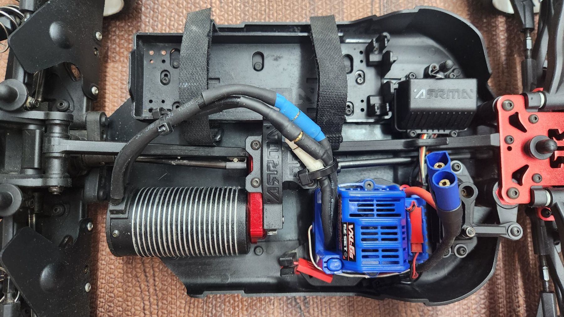 Arrma RC Modellbau: Arrma Typhon 6S – Gebraucht aus Dürnten von Latinoviper 4