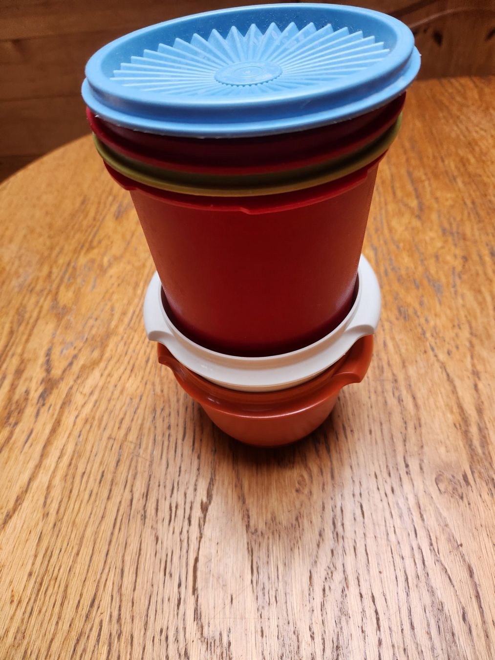 Tupperware Behälter & Ähnliches: Tupperware dichte Behälter 1.2l, 2x 650ml, mit Sünnelideckel – Gebraucht aus Gstaad von Kuhstall-2026 3