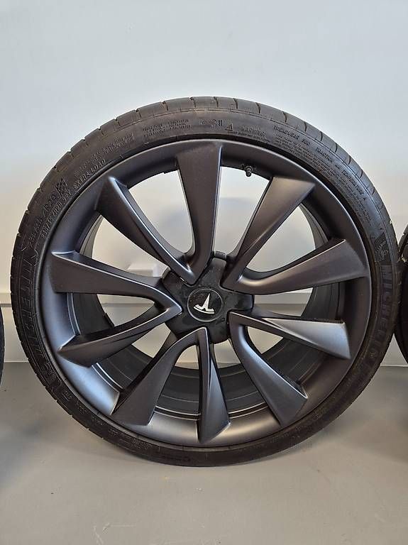 Pneumatici & Ruote complete: Jantes Tesla Model 3 avec pneus été – Usato da Bussigny venduto da NoLimiit 4