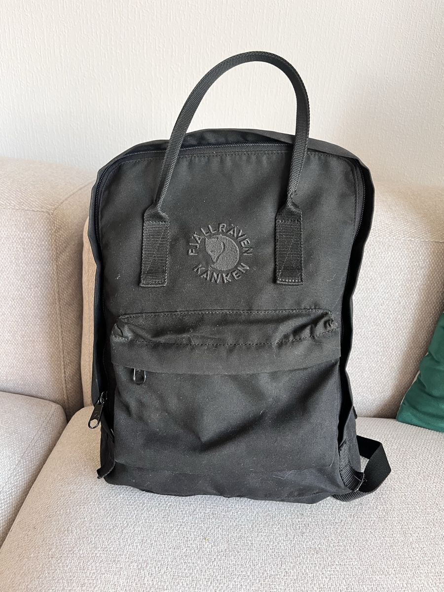 Fjällräven Sacs à dos: Fjallraven Kanken Backpack Black Good Condition – D'occasion à Lausanne par Danash