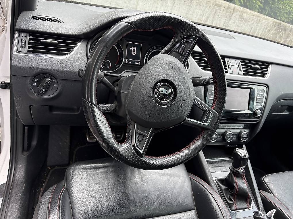 Automobili: Skoda Octavia Combi RS / Top Zustand – Usato da Hallwil venduto da giu_zgx7 3
