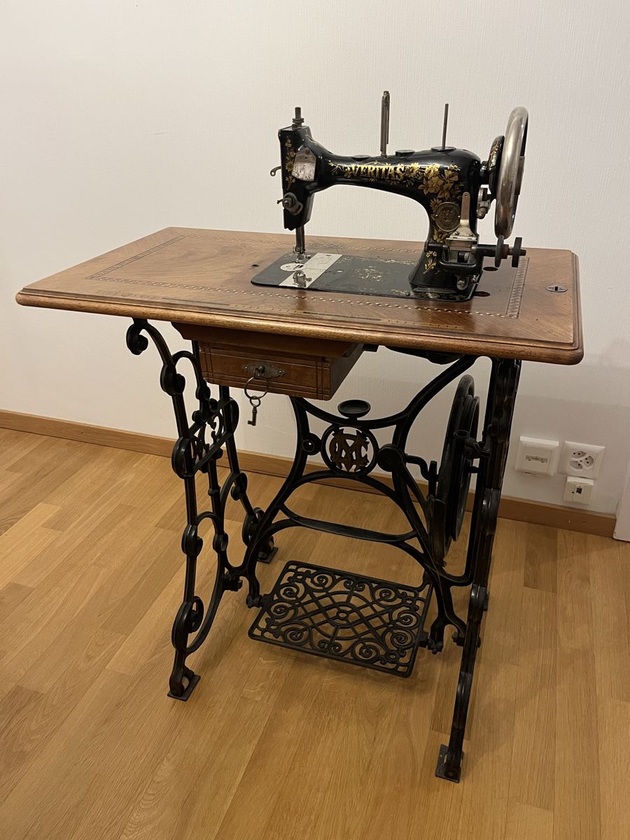 Tutte le decorazioni: Antike Nähmaschine – Usato da Luzern venduto da Crea.Elsa 1