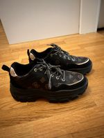 Guess Sneaker, Schwarz mit Logo, neuwertig, Grösse 39