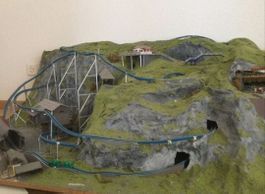 Modellbahn Modul Berg mit Achterbahn