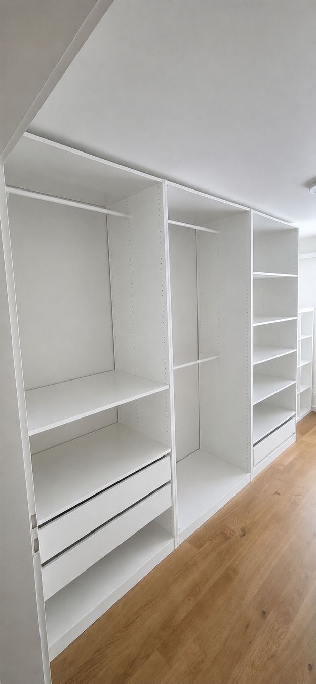 Armadi: Ikea Pax – Usato da Embrach venduto da 19h_s8nk