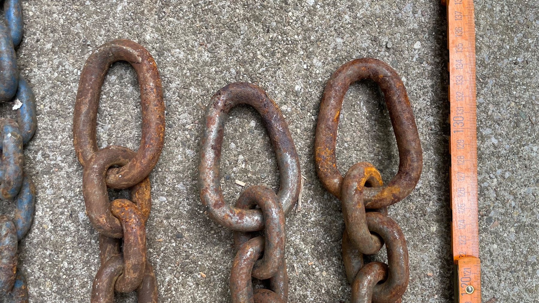 Tutti gli attrezzi: Vier Eisenketten mit Hacken – Usato da Bremgarten AG venduto da Schussi 2