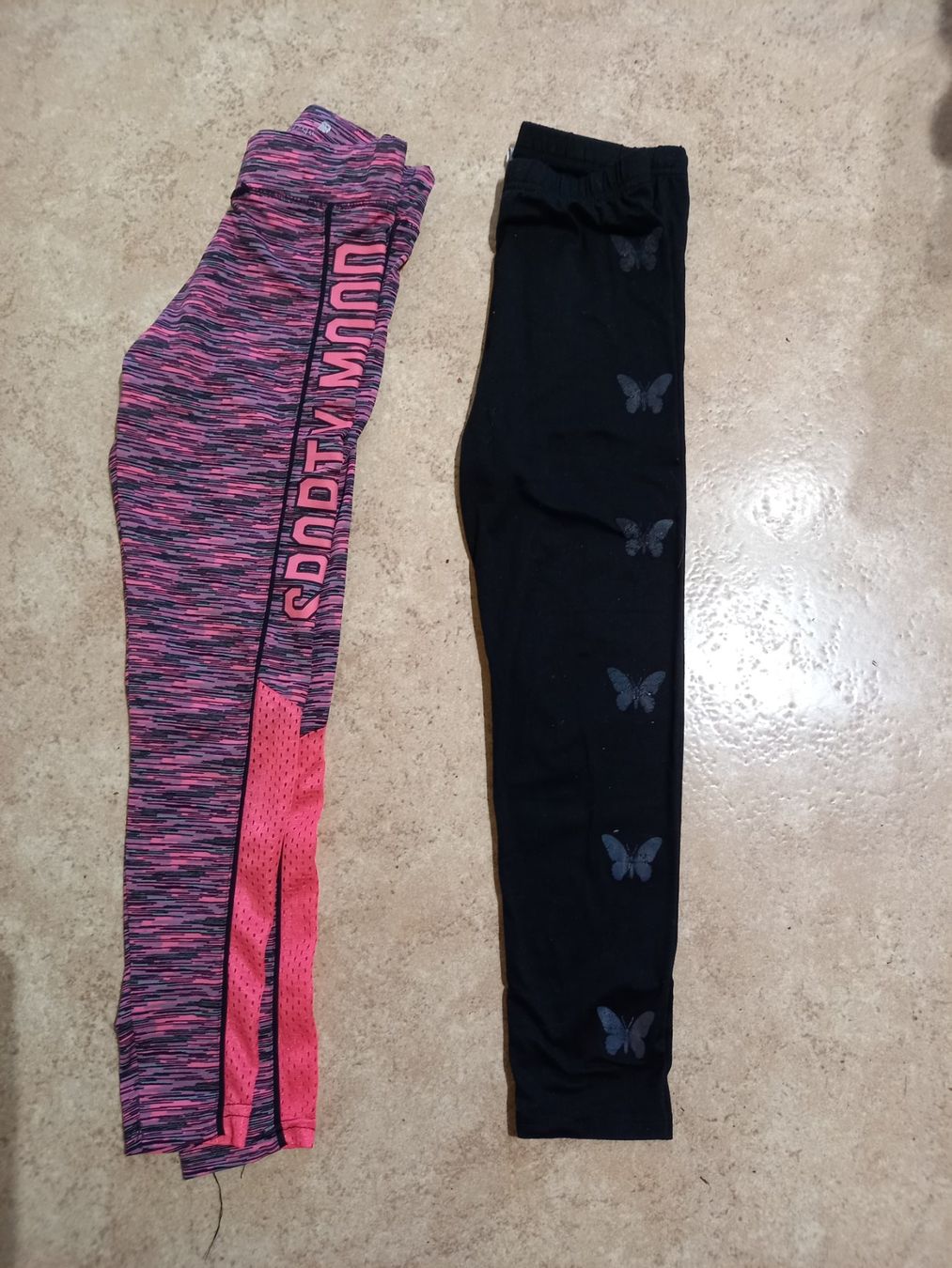 Lotti & Set di vestiti: Mädchen Kleiderpaket, 2x Leggings, 2x T-Shirts, Gr 134/140 – Nuovo (secondo la descrizione) da Möhlin venduto da Simba4871 1