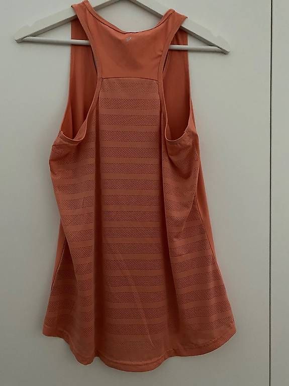Top: Sport Tops Grösse S 2 Stk. – Usato da Dachsen venduto da Jay_3 3