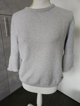 Pullover grau mit Perlenbesatz an Ärmeln 