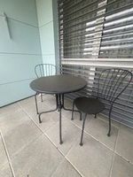Gartentisch mit 2 Stühle aus Metall