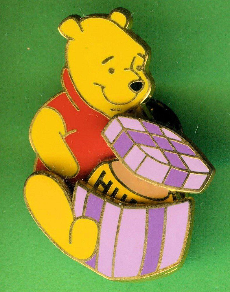 Disney Placchette & Badge: DISNEY  Winnie Pooh  mit Honig – Usato da Winterthur venduto da Sammleroase