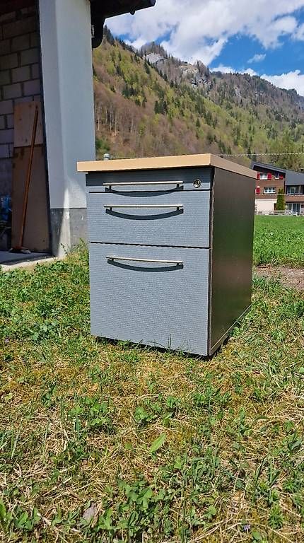 Eléments de bureau: Bürokorpus/Rollcontainer – D'occasion à Linthal par StuessiLinthal 2