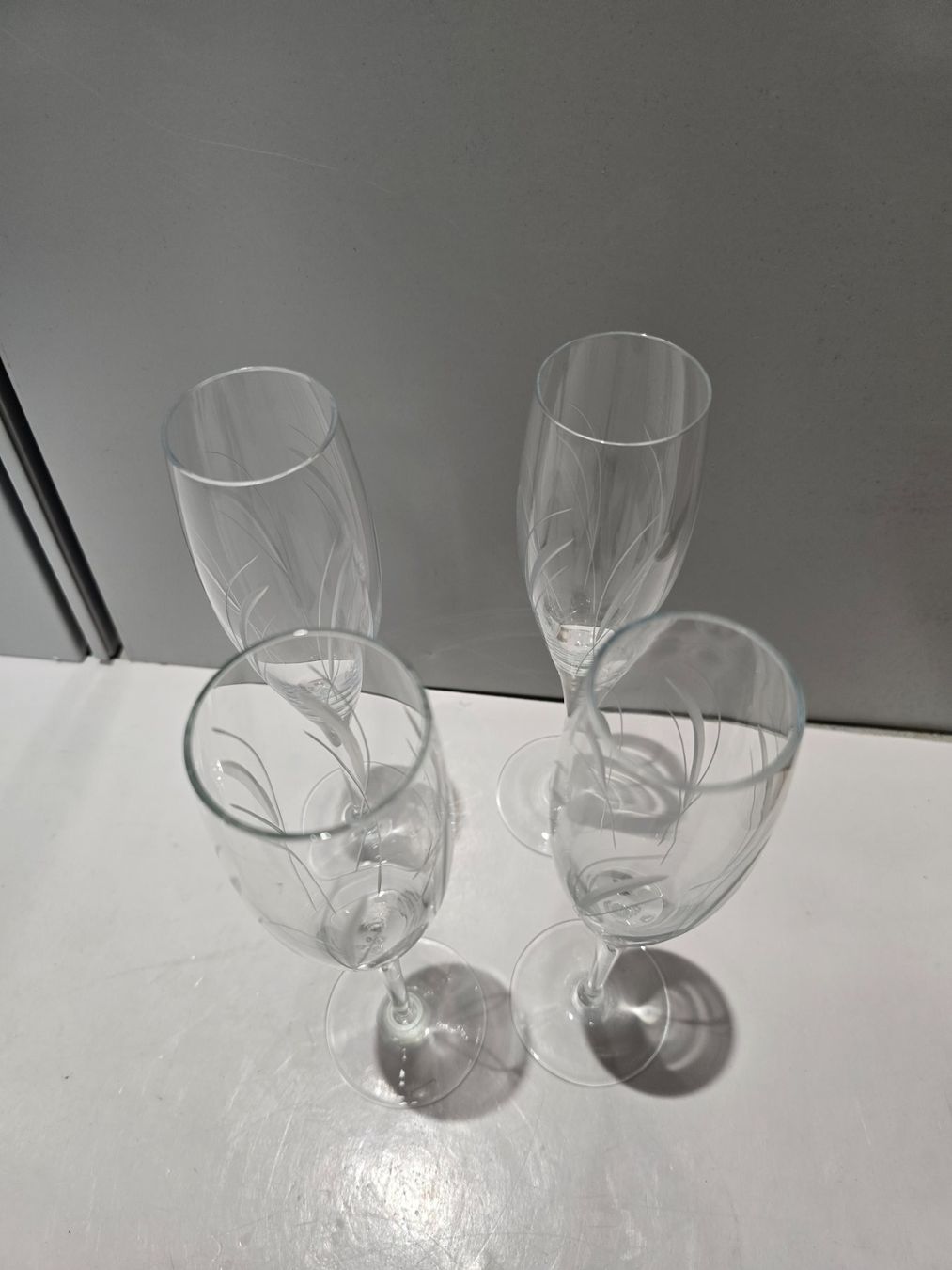 Bicchieri: 4 elegante Vintage Sektkelche mit Wirbeldesign – Usato da Zofingen venduto da Loop_ReSale 4