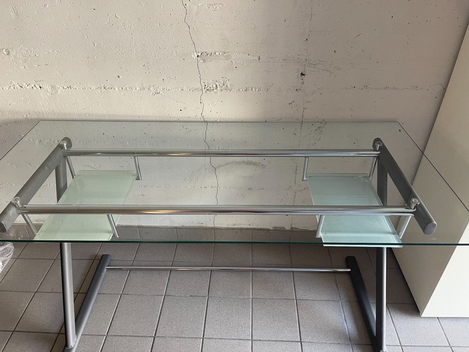 Scrivanie: Glasschreibtisch – Usato da Schaan venduto da mugerle