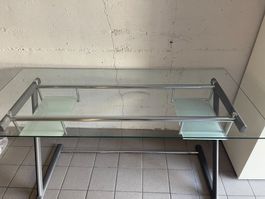 Glasschreibtisch