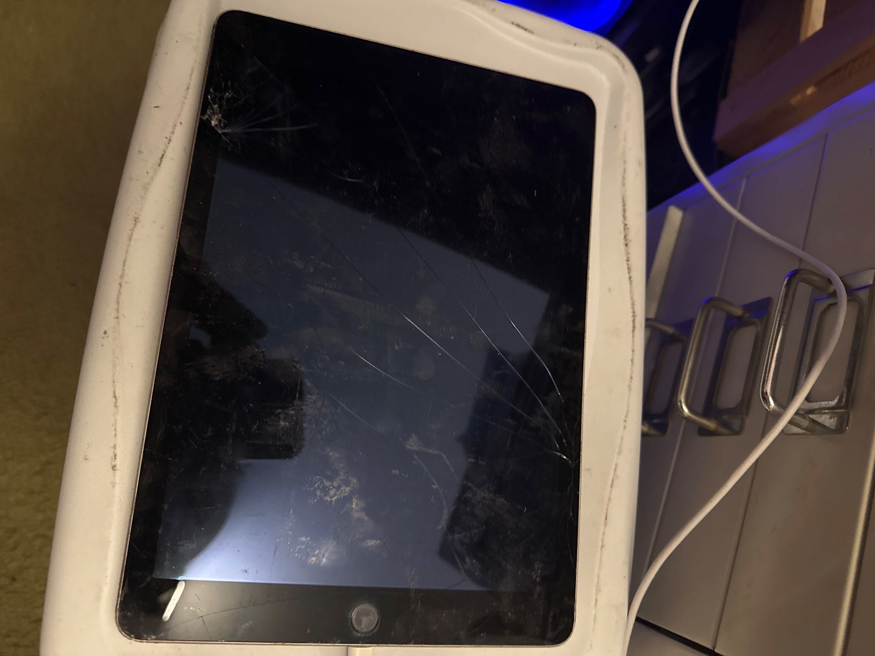 Apple Tablet PC: Ipad Air 2 - A1566 - icloude lock – Difettoso da Olten venduto da HoYa01 1