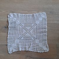 Handgestrickte Deckchen, weiss, ca. 35 x 35 cm, Vintage
