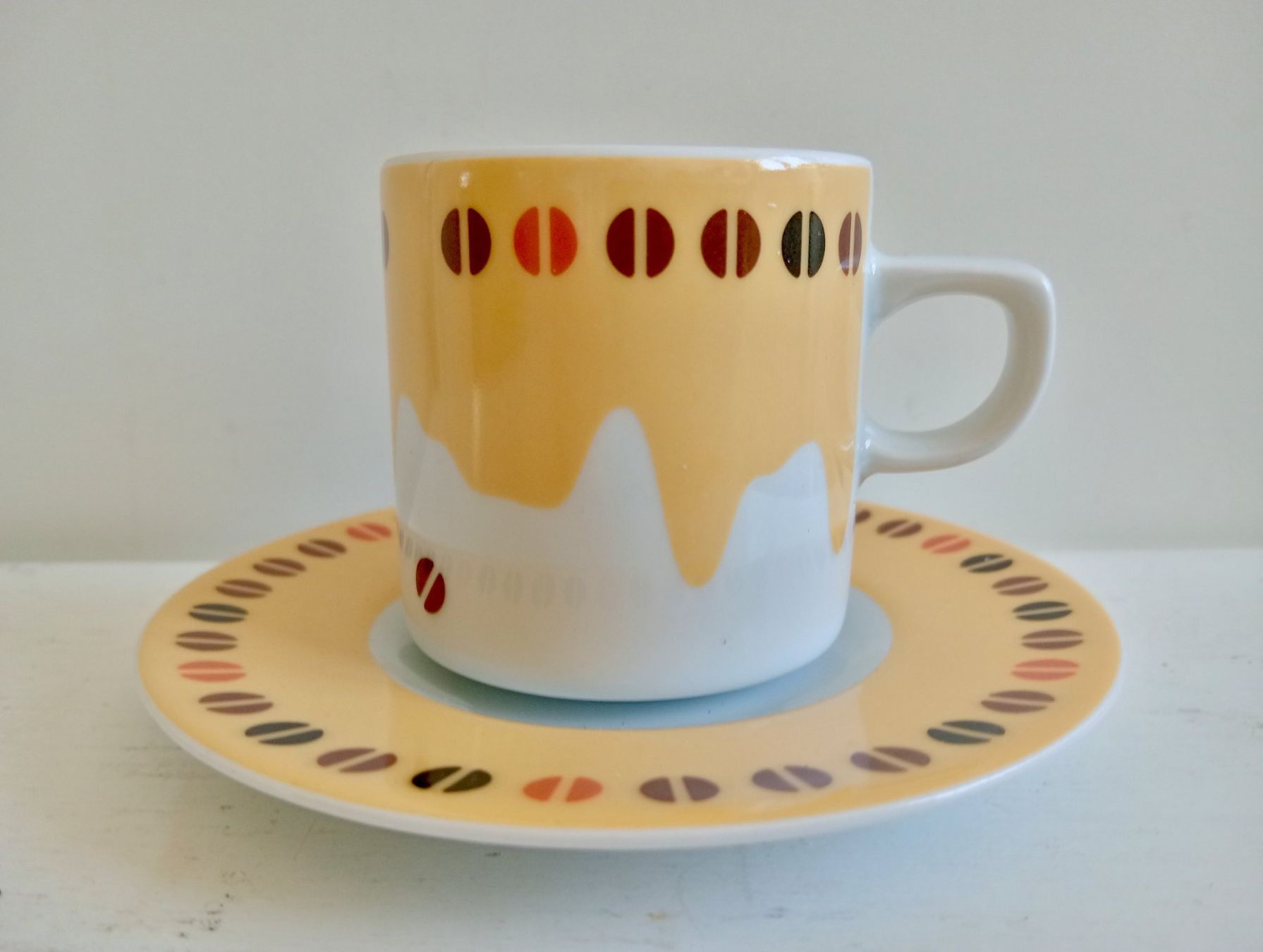 Pfister Tassen: Espressotasse Möbel Pfister 2003 Gelb – Gebraucht aus Allschwil von Evgeniia78