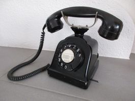 antikes/altes Telefon mit Wählscheibe