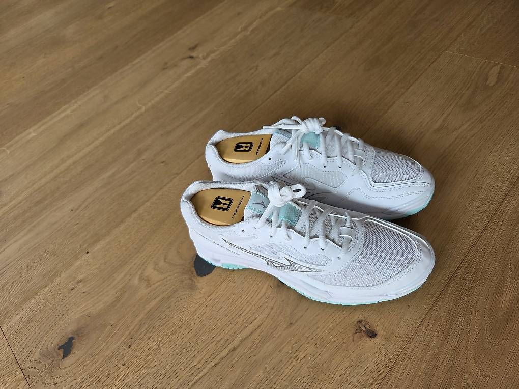 Scarpe da uomo: Mizuno Hallenschuhe Gr.39 – Usato da Jona venduto da pau_g7rc 3
